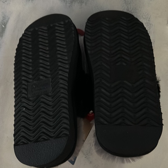 Dluxe by Dearfoams. Kids size 13. NWT. Never worn. Slip ons. - Picture 5 of 6